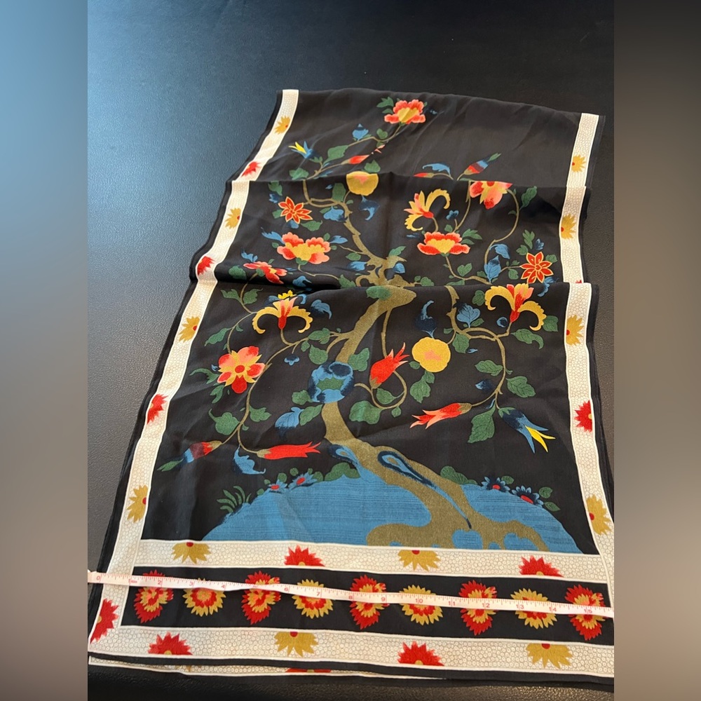 THE METROPOLITAN MUSEUM OF ART FLORAL silk scarf 60/17